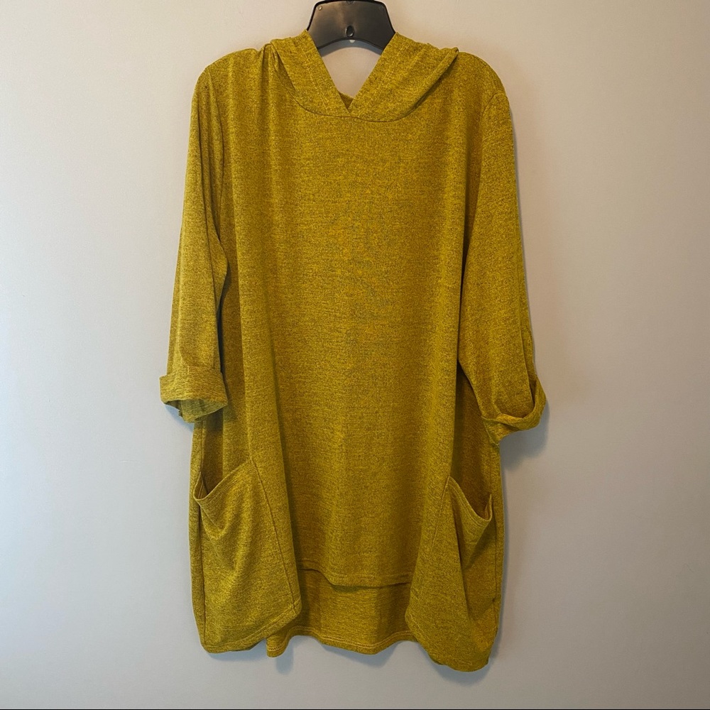 Lightweight hooded tunic sweater with front pockets
